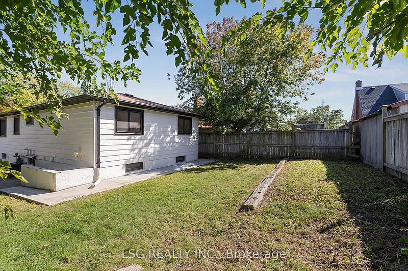 Kitchener House for rent - 2 Bedrooms — photo 20