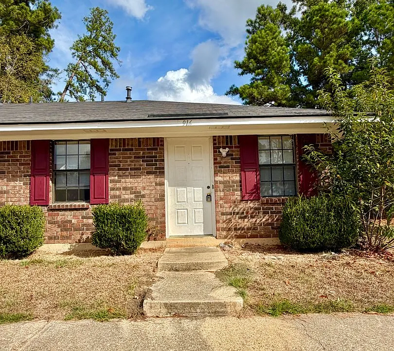 916 Fisher Ln