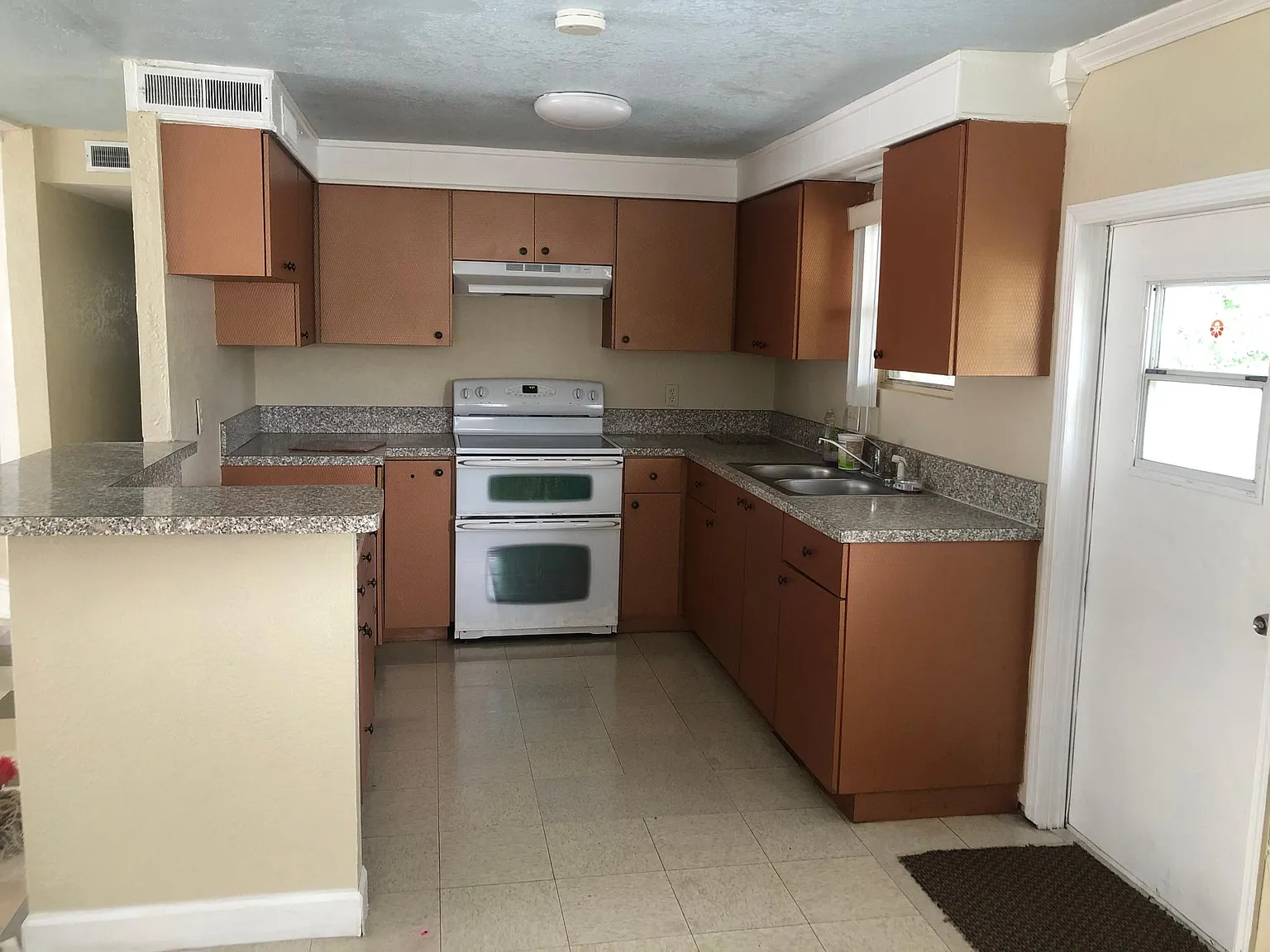 5813 Sussex Dr — Photo 1
