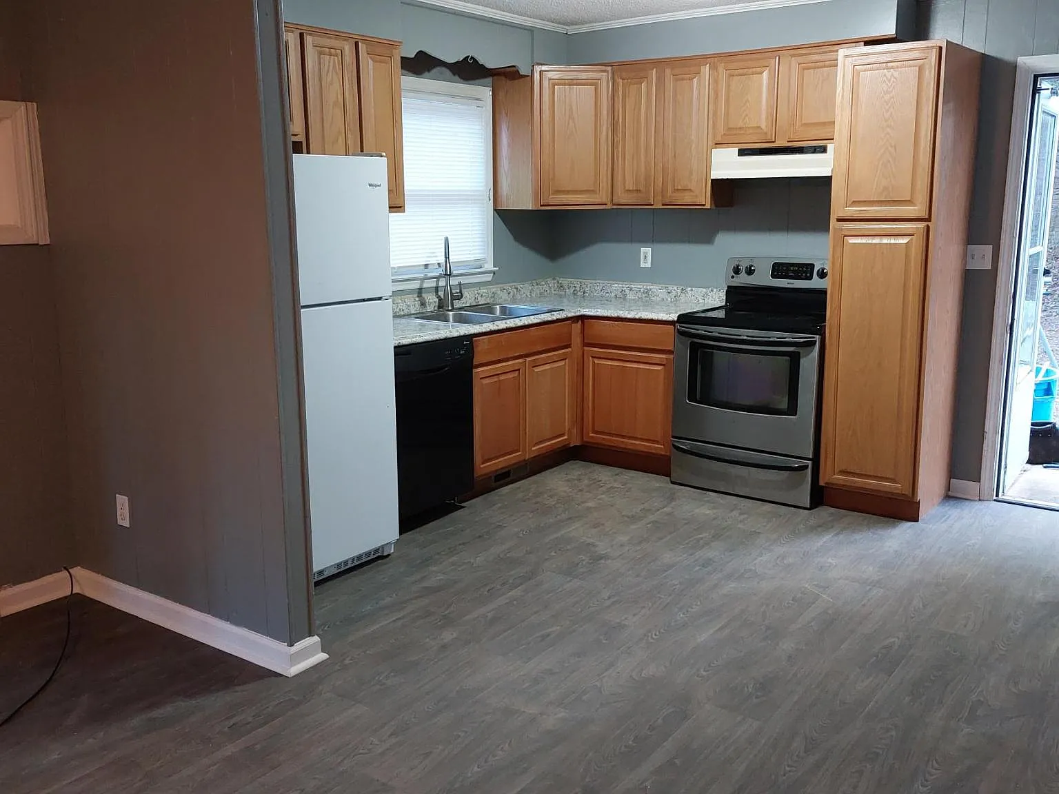 3 bed, 1.5 bath, 1193 sqft, $1,675 — Photo 3