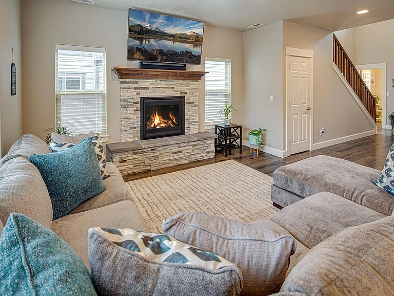 3012 NE Flagstone Ave — Photo 6