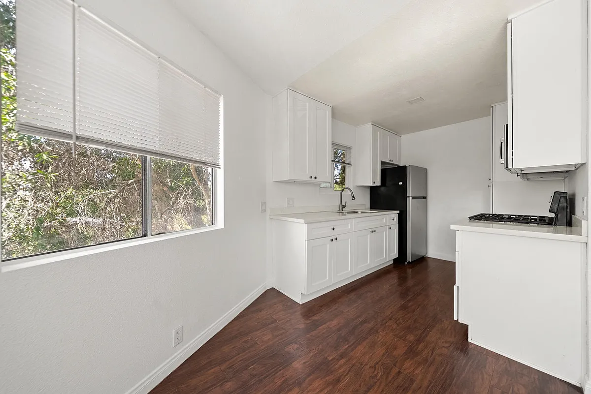 Building Photo - 3805 Winona Ave #5