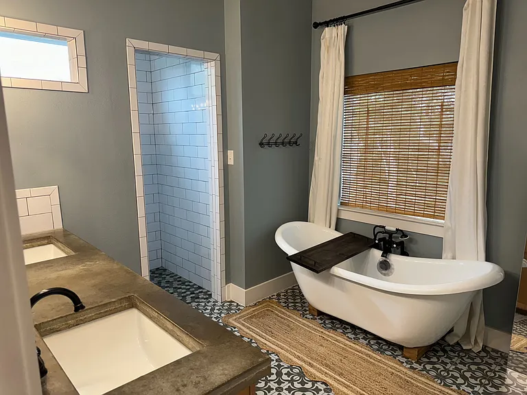 914 Bear Springs Trl — Photo 47
