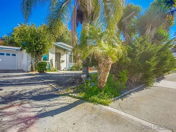 2nd image of 114 N Las Flores Dr
