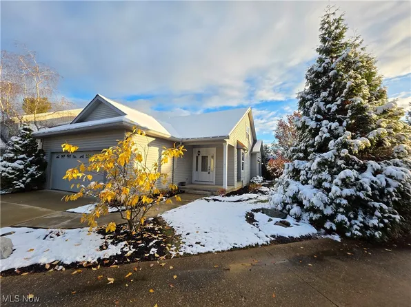 1061 Wycliff Ln, Akron, OH 44313