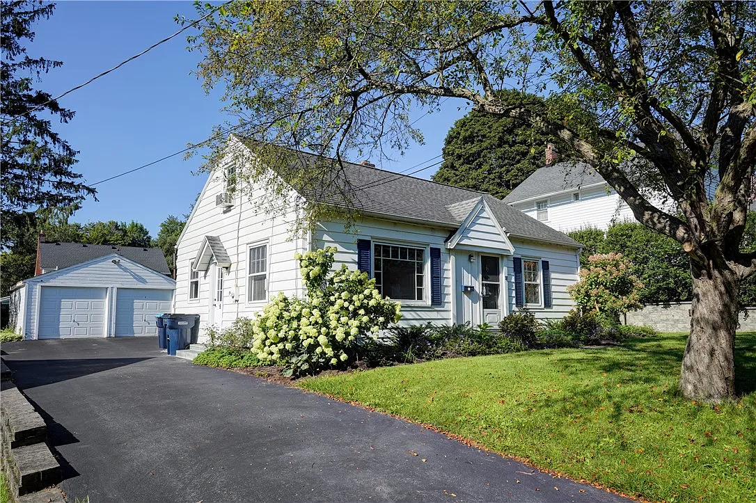 3 bed, 1.5 bath, 1200 sqft, $2,750 — Photo 2