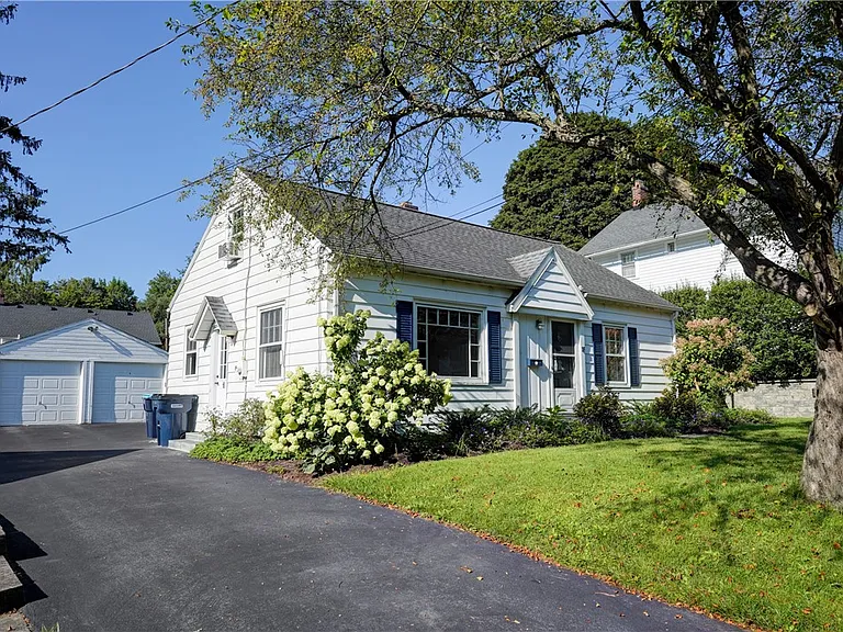 15 Maple St — Photo 2