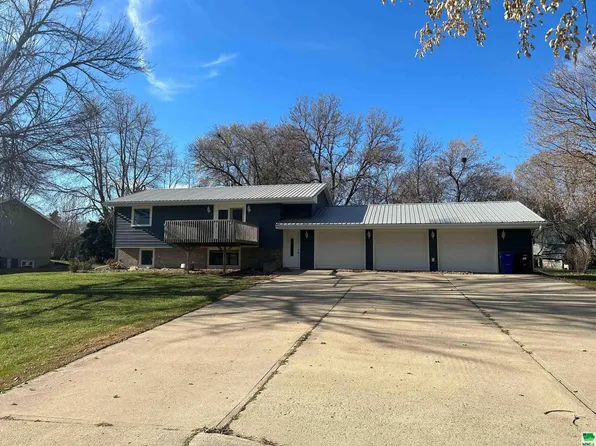 503 Joyce St, Sanborn, IA 51248