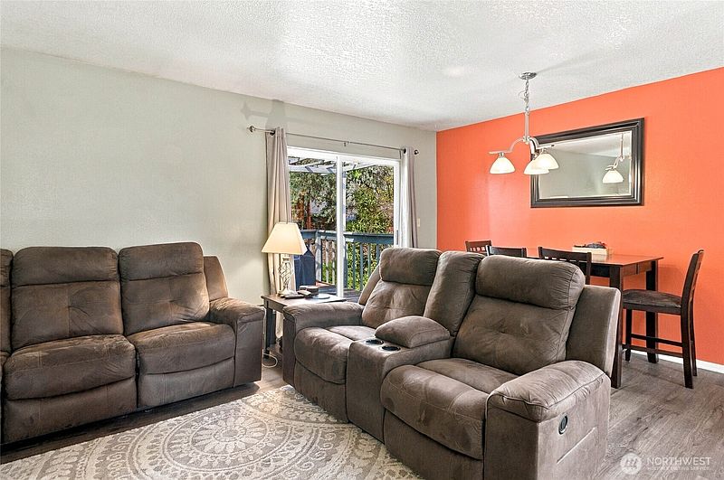 5th image of 529 Ash Street N