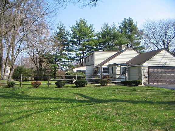 2 Car Side Garage on Lawrence Rd