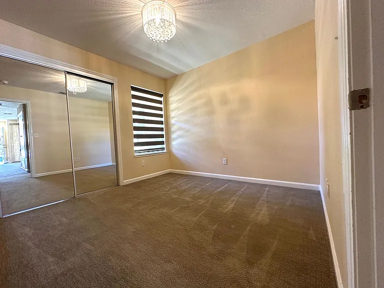 4004 Elmo Loop #D — Photo 13