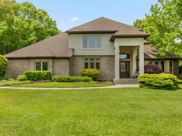 40 Bay Circle Dr, Holland, MI 49424
