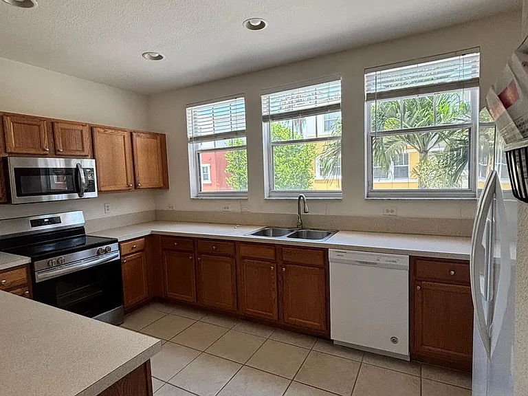 767 Millbrae Ct #2 — Photo 7