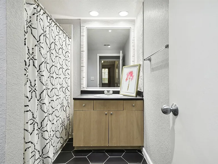 2402 W Azeele St #418 — Photo 31