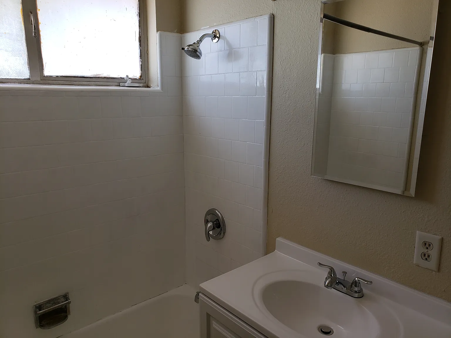 2 Bedroom Duplex — Photo 4