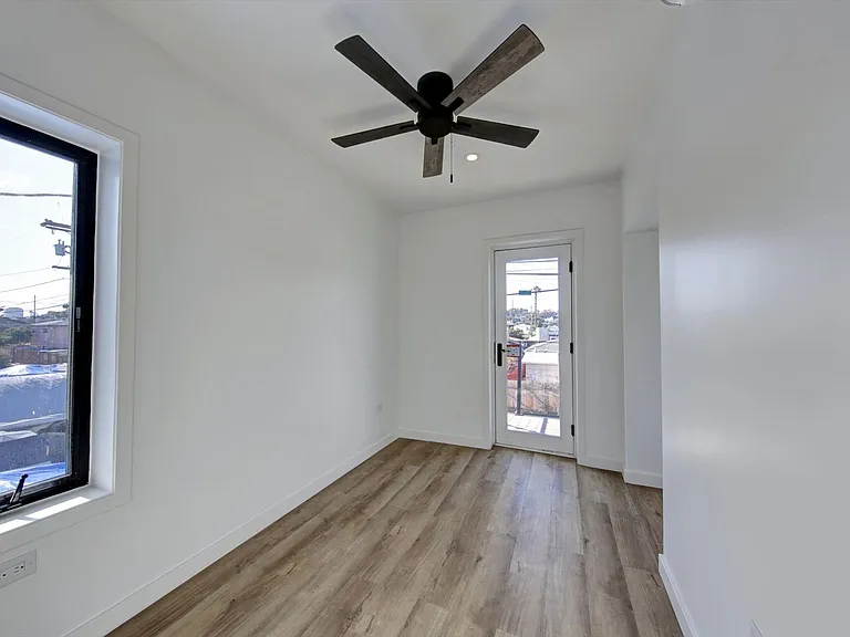3064 Imperial Ave — Photo 10