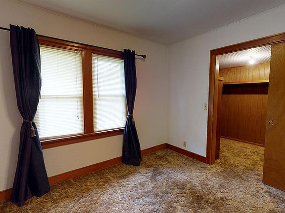 5th image of 108 N Church St