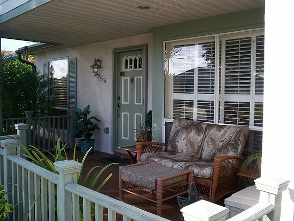 relax & watch kids play