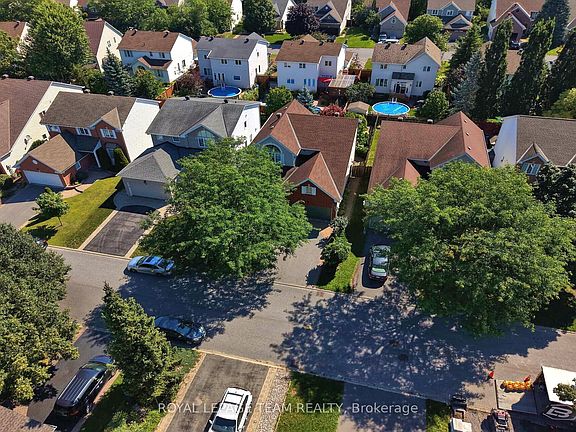 5th image of 12 Mattawa Cres