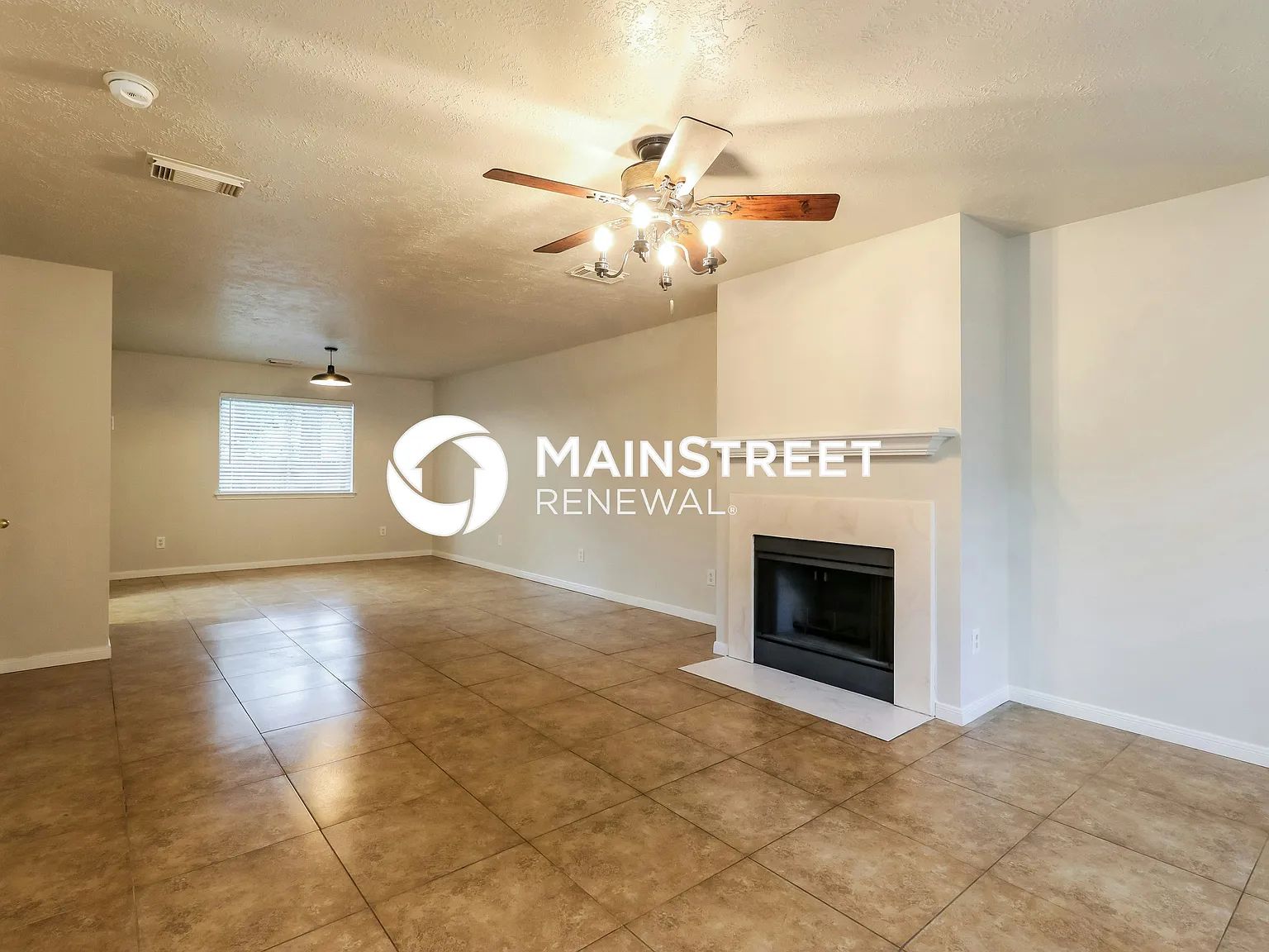 18442 Hollow Oaks Cir — Photo 3