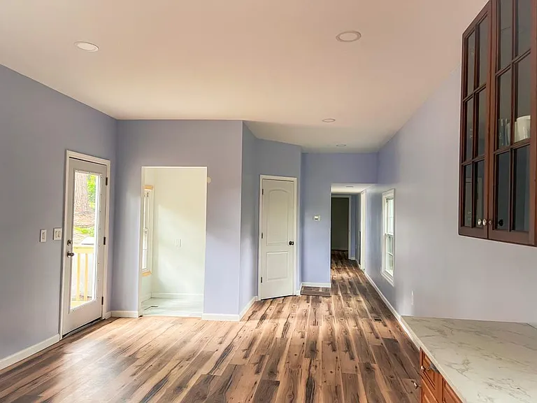 210 Forest Dr — Photo 2