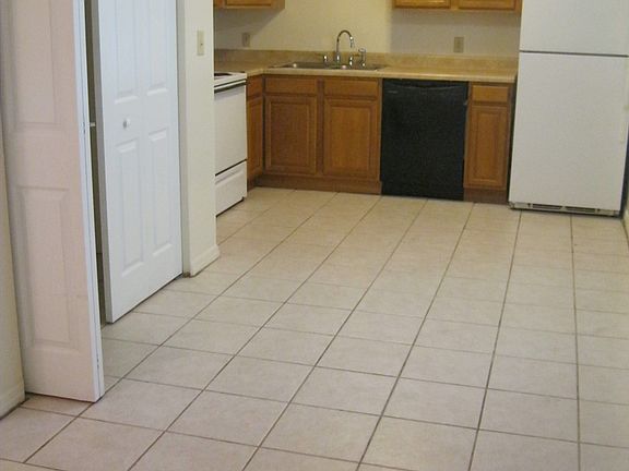 2nd image of 118 NE 41st Pl