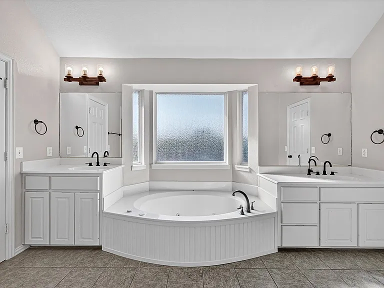 3102 Southwood Dr — Photo 16
