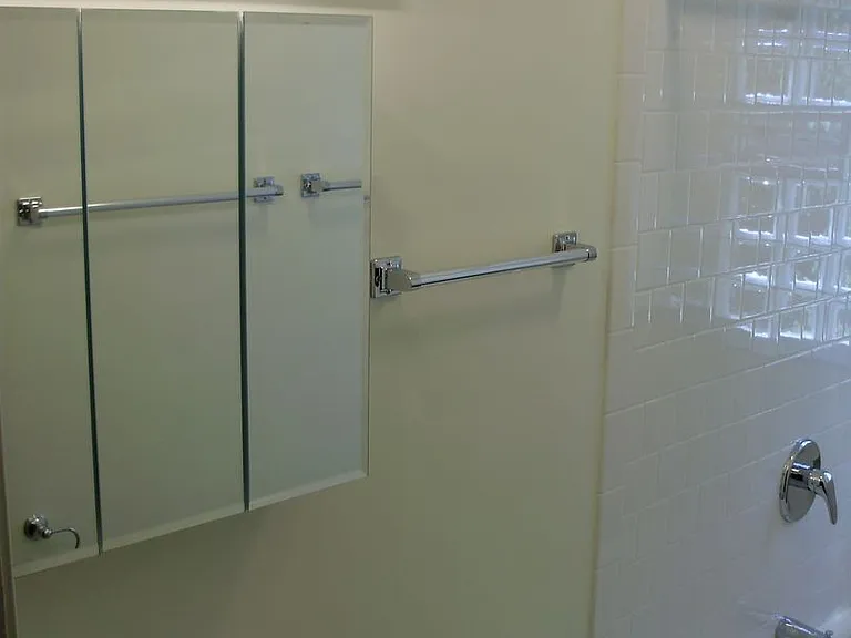 4245 N Hermitage Ave #1B — Photo 3