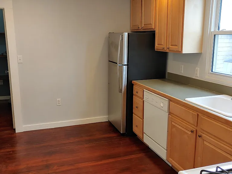 35 Maplewood St — Photo 2