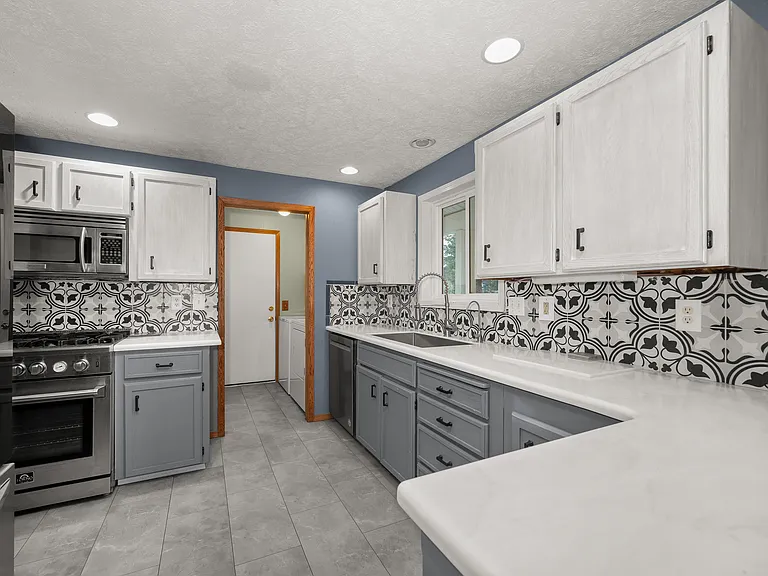 224 W 4th St — Photo 10