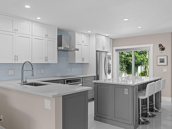 2nd image of 647 Kensington Place #647