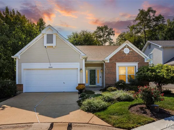 1049 Cambridge Way Dr, Chesterfield, MO 63017