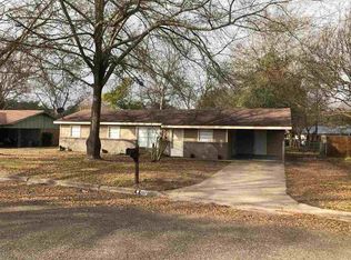 207 N Parker Ln, Carthage, TX 75633