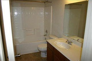 4th image of 2600 Meadowview Ct