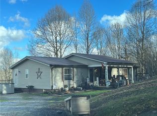 219 Pioneer Community Rd, Saint Marys, WV 26170