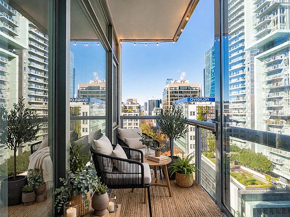 5th image of 480 Robson St #1303