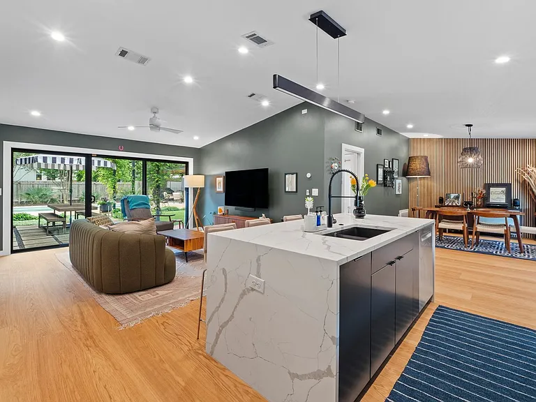 3205 Locke Ln — Photo 6