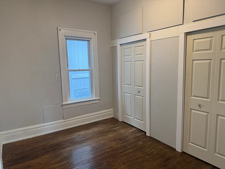 415 E State St — Photo 12