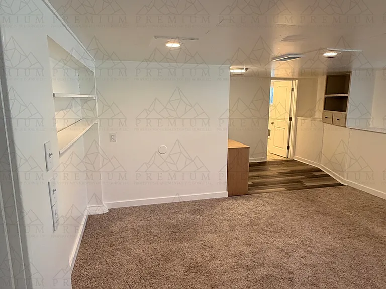 214 E 7th Pl — Photo 10