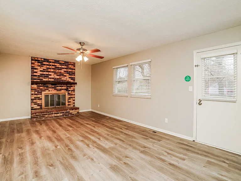 1658 Sandy Side Dr — Photo 11