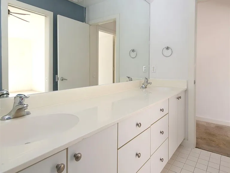 2819 Crawford St — Photo 16