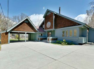 1208 N Old Stage Rd, Mount Shasta, CA 96067