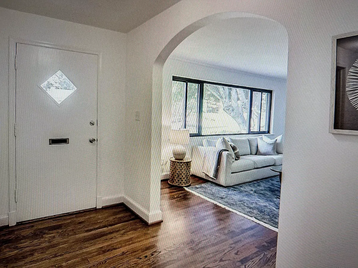 5 bed, 1839 sqft, $5,200 — Photo 2