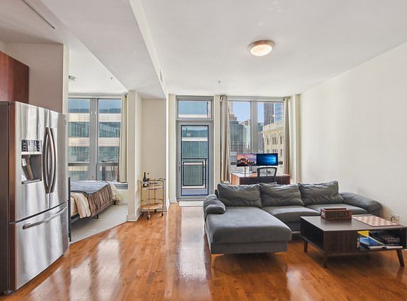 2nd image of 565 W Quincy St #1711