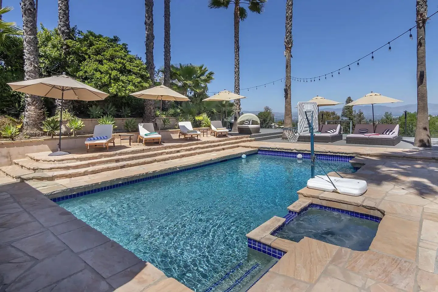 4 bed, 3000 sqft, $16,000 — Photo 2