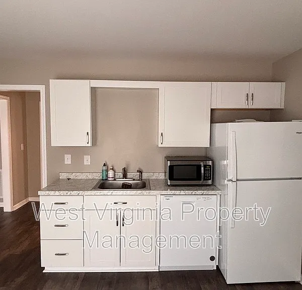 312 Highland St — Photo 9