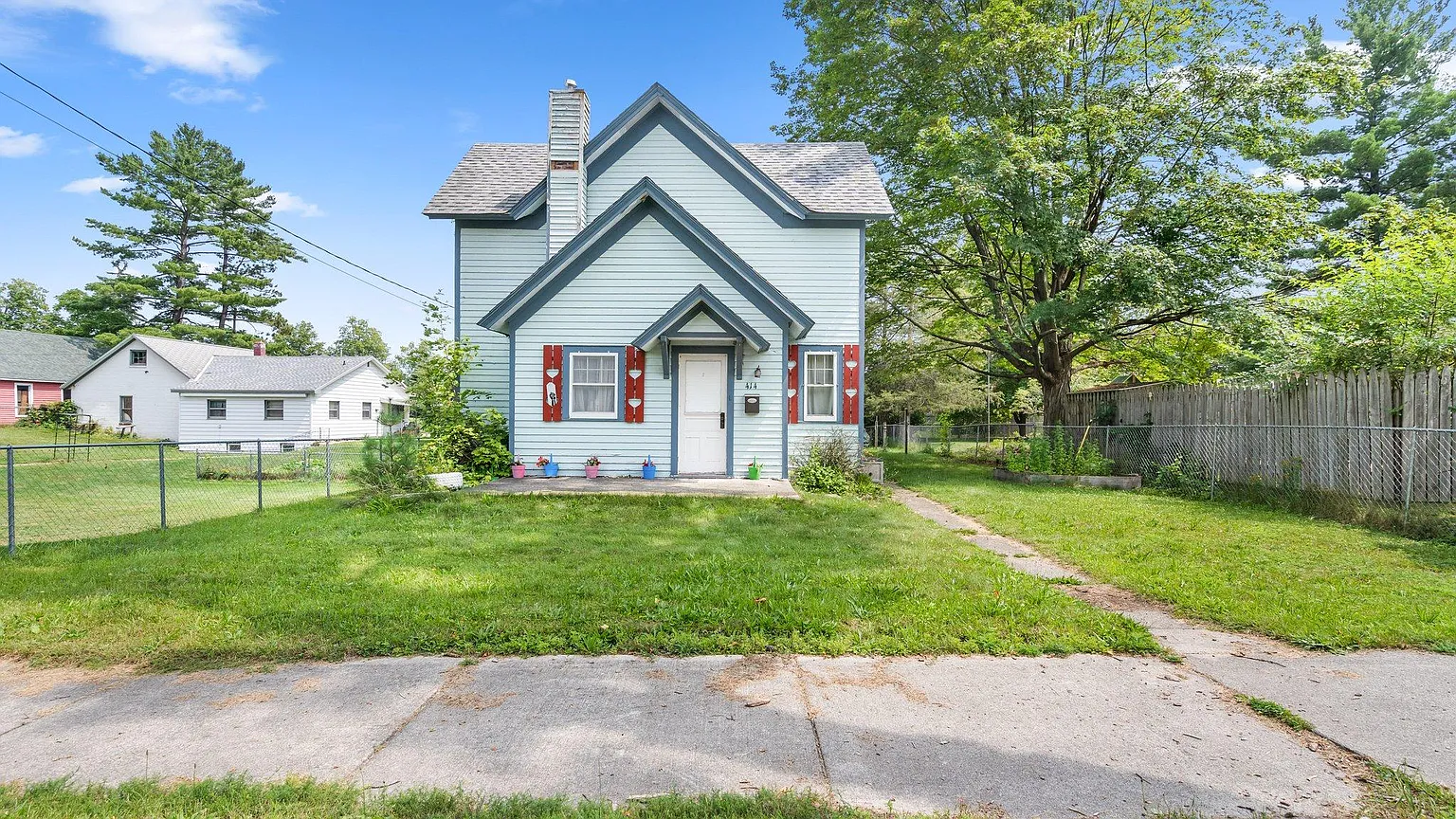 414 Marion Ave photo 1