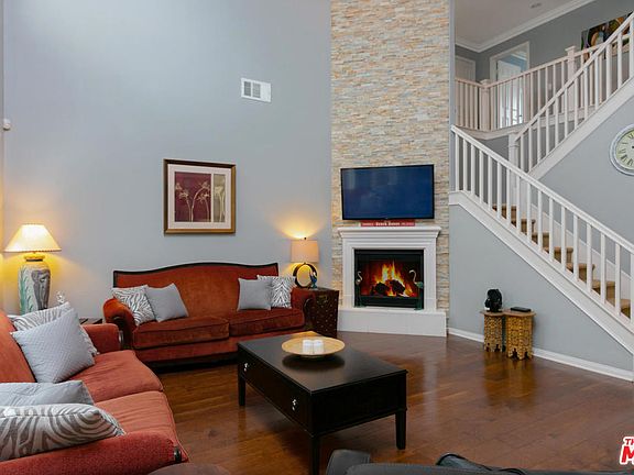4th image of 193 Pelican Pointe Ct