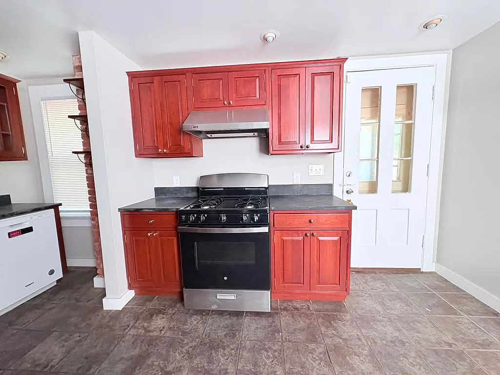 5 bed, $3,150 — Photo 4
