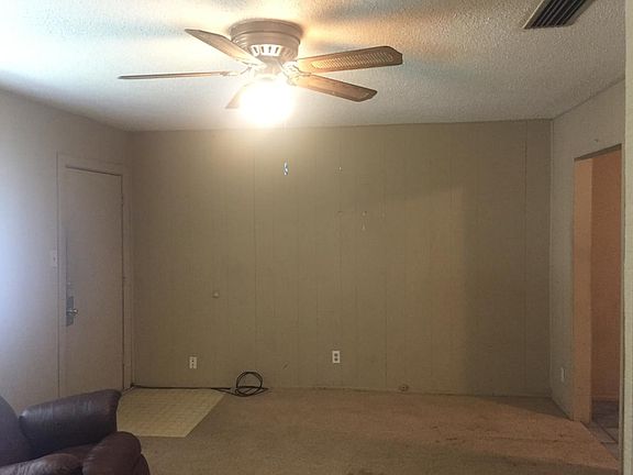 4th image of 1214 Elsa Jane St